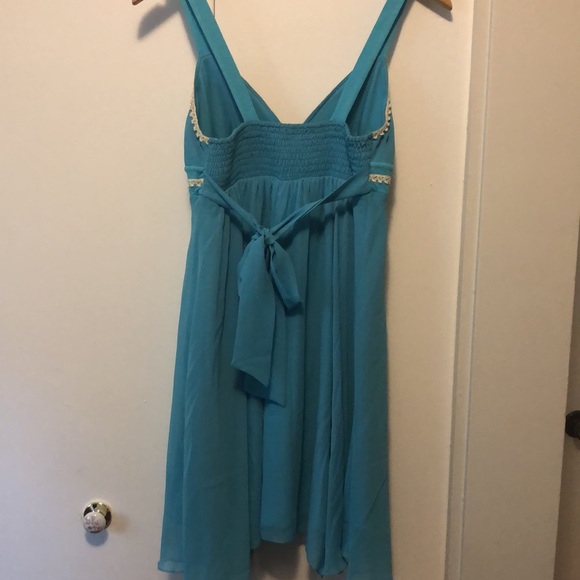 Flowy babydoll Dress - Picture 2 of 3